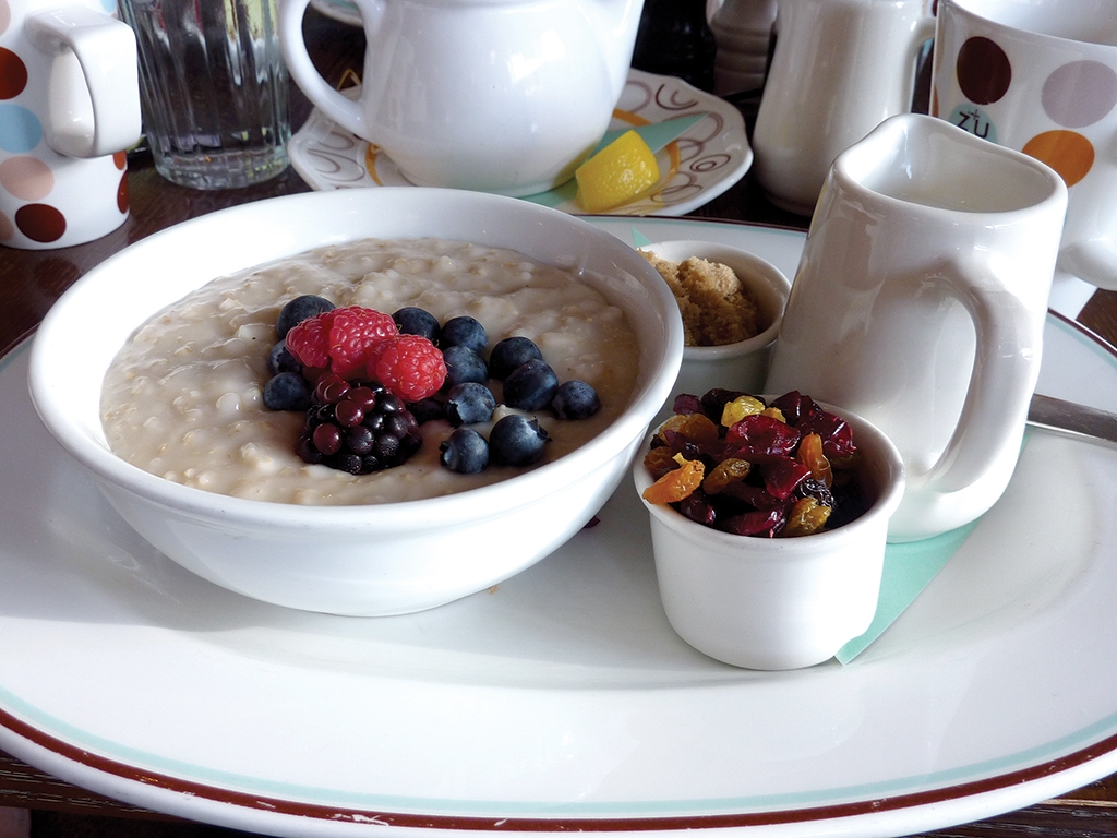 Oatmeal with berries